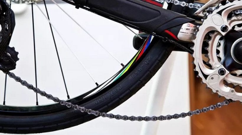 How to tighten a bicycle chain?